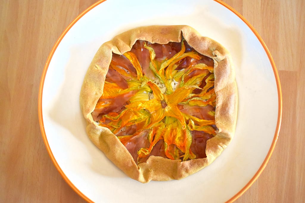 torta salata fiori di zucca e speck