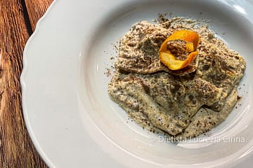 ravioli con farina di castagne e ripieno ai funghi