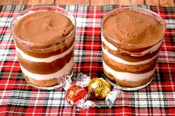 bicchiere di panettone fit e proteico