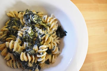 pasta con spinaci e formaggio