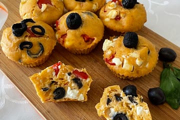muffin con olive feta e pomodorini