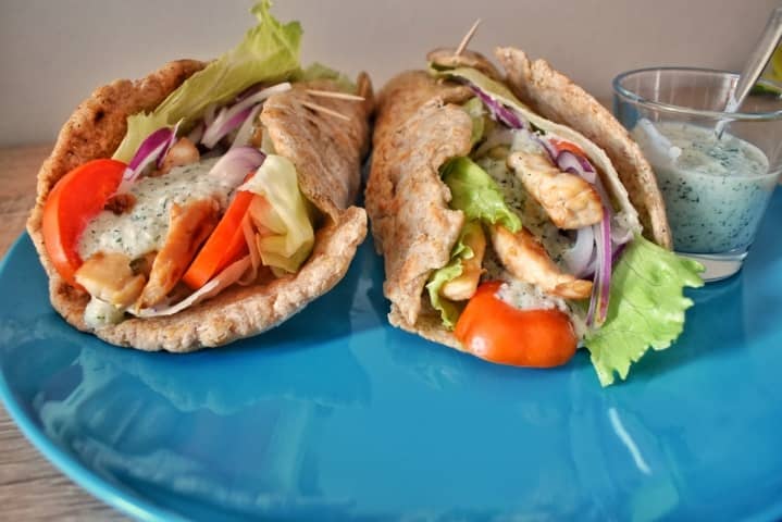 wrap integrali con pollo e tzatziki