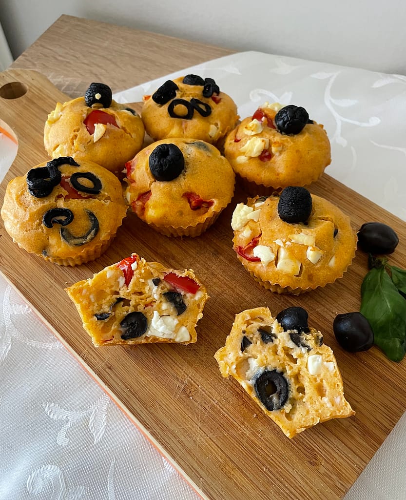 muffin con olive feta e pomodorini